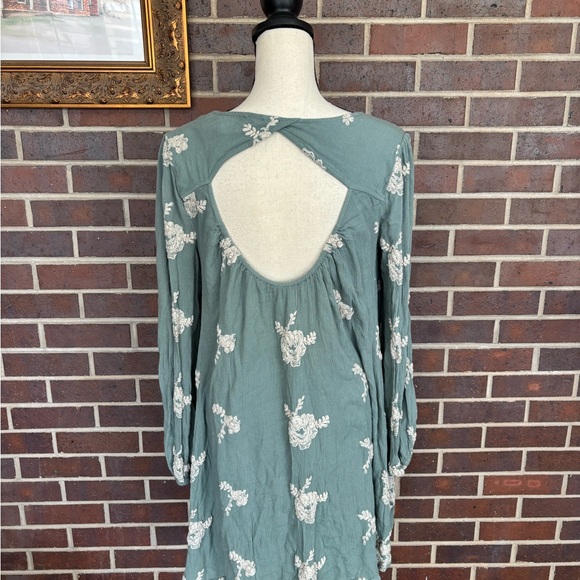 Free People Emma Austin Mini Dress Sz Large Sage Green Ivory floral embroidered - Picture 5 of 5